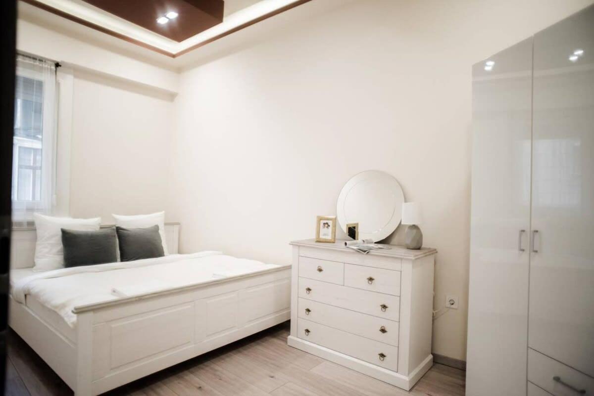 New Luxury Apartment In The Center With A/C Budapest Kültér fotó