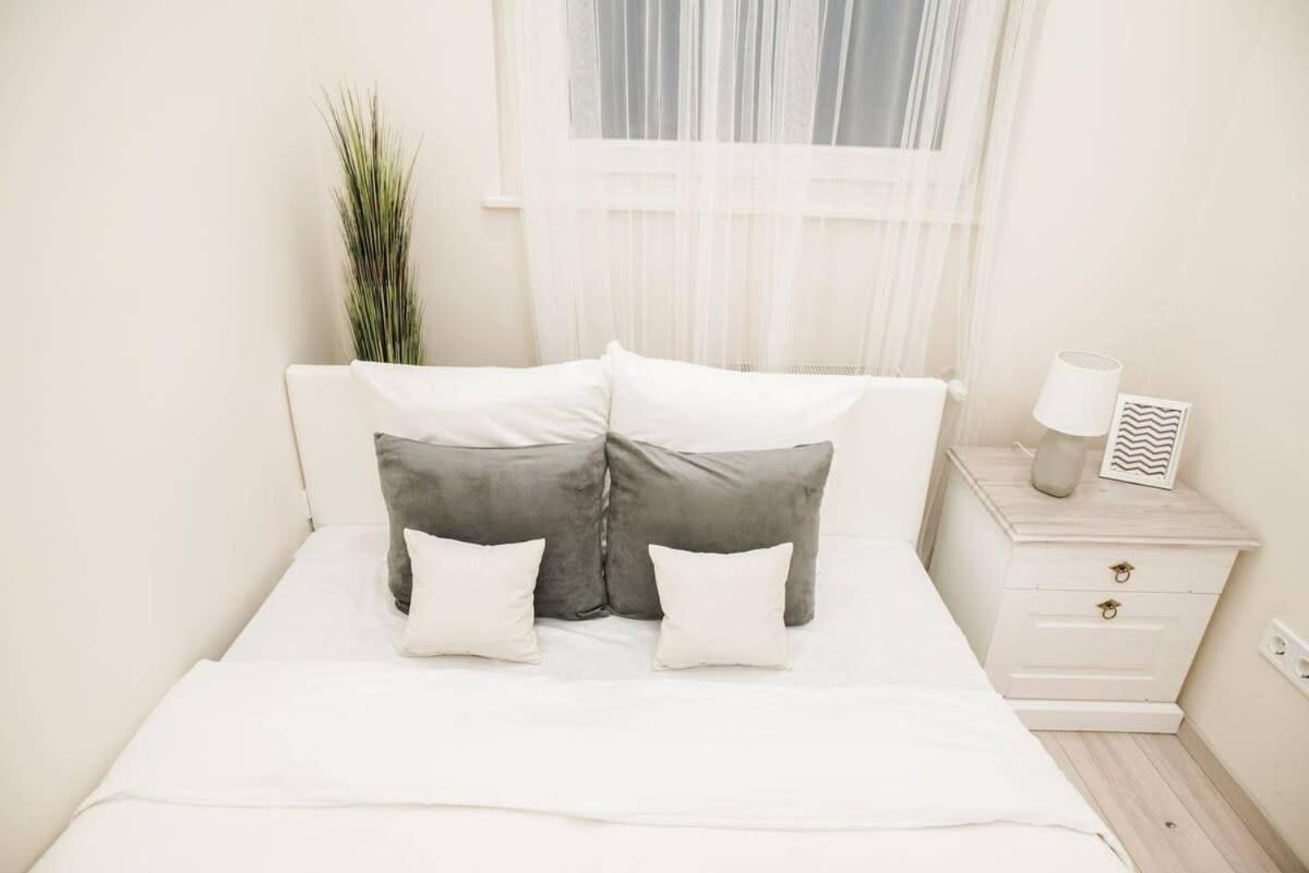 New Luxury Apartment In The Center With A/C Budapest Kültér fotó